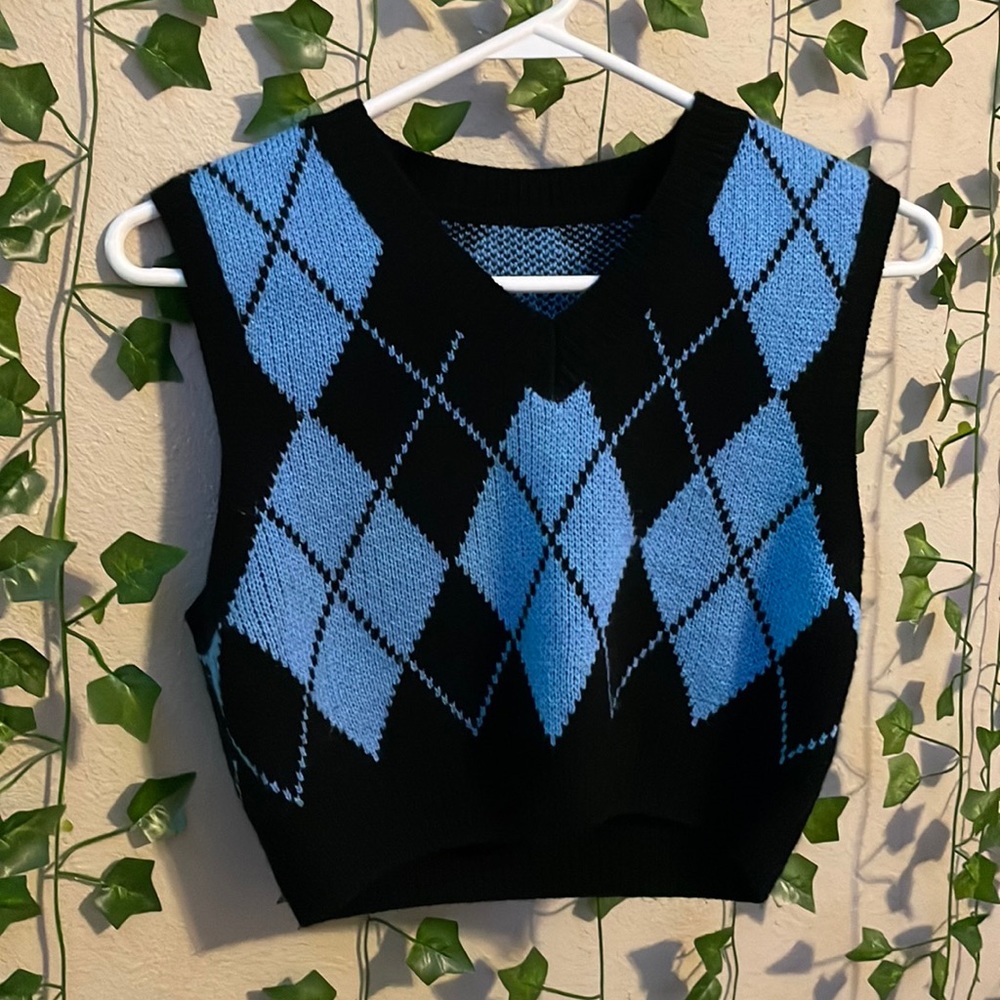 SHEIN plaid sweat shirt crop top,used but barley worn!